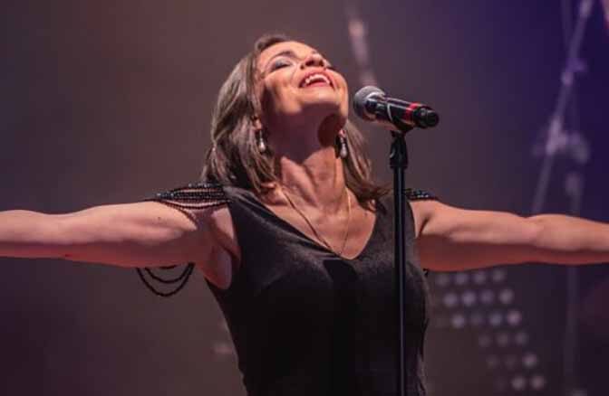 Anne Carrere canta Piaf