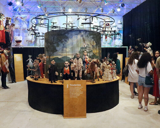 Exposição “Bonecos Giramundo”
