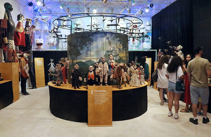 Exposição “Bonecos Giramundo”